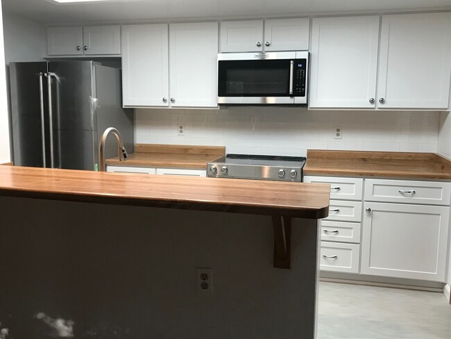 Building Photo - Wonderful 2 bed/2 bath Remodeled Gold Run ...