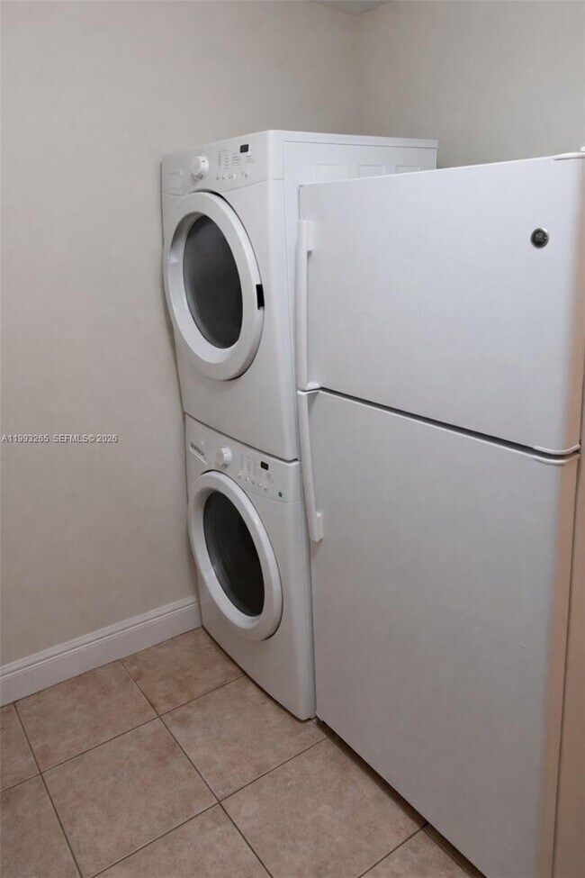 Building Photo - 3748 N University Dr