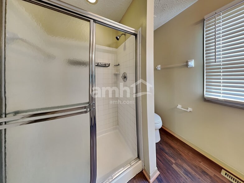 Building Photo - 5563 Crenton Dr