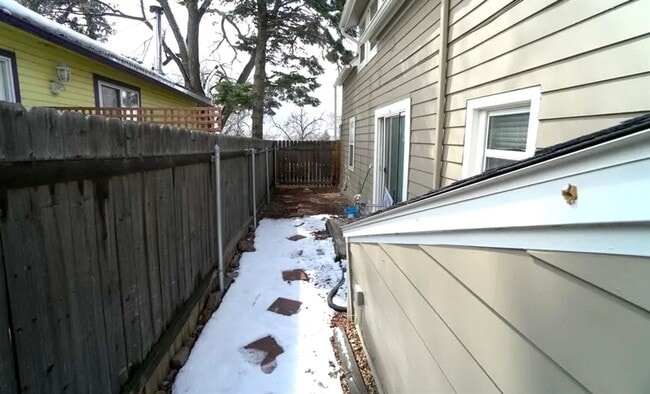 Building Photo - El Paso St (519 S)