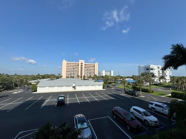 Building Photo - 5151 N Hwy A1A