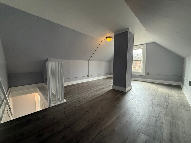 Building Photo - 84 Monadnock St
