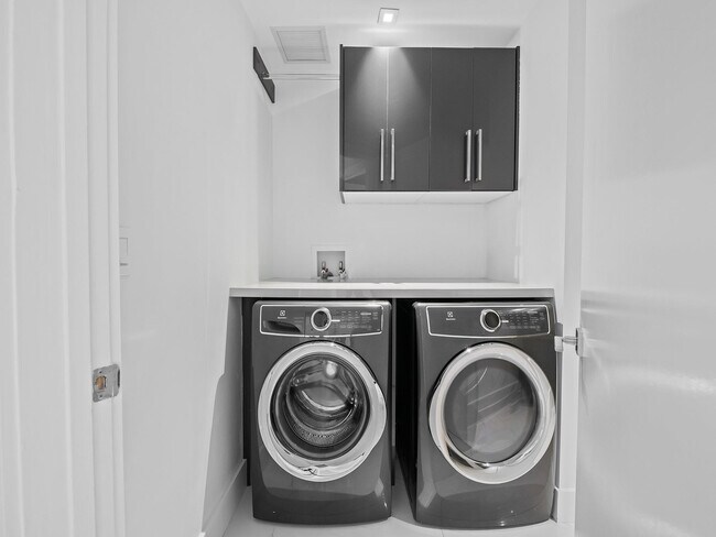 Building Photo - 701 S Fort Lauderdale Beach Blvd