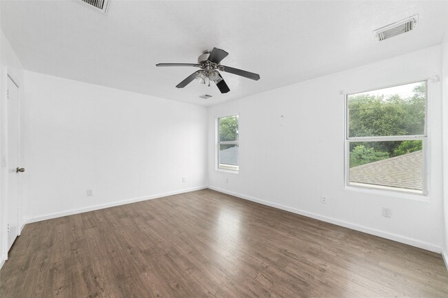 Building Photo - 10106 Farrell Dr