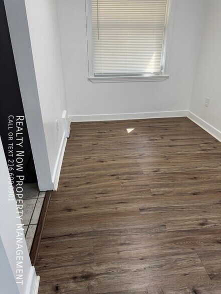 Building Photo - 3373 Colwyn Rd