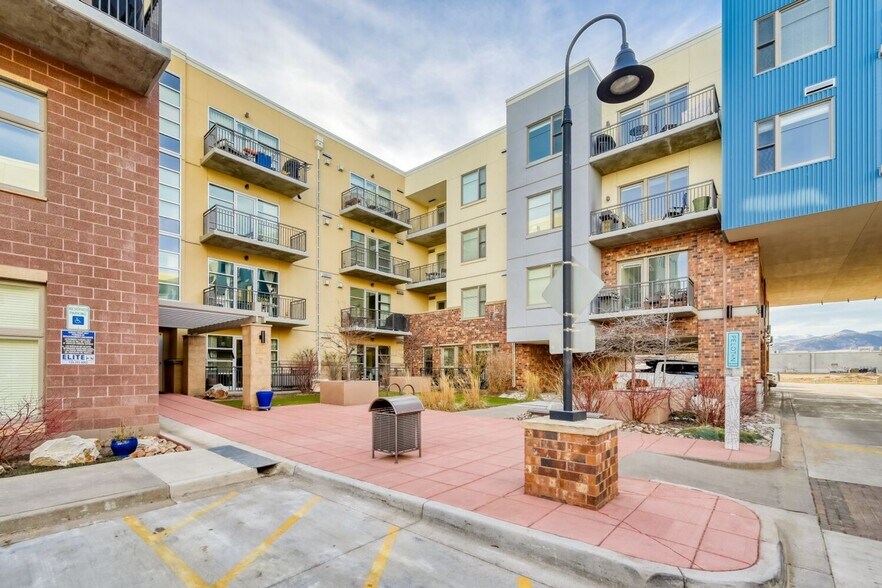 Building Photo - 3301 Arapahoe Ave