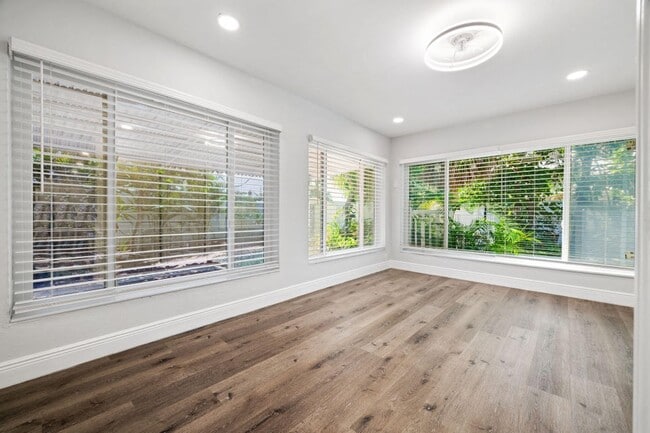 Building Photo - 2298 NE 4th Ave