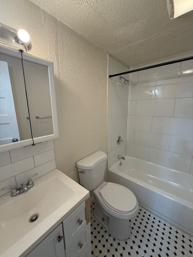 Building Photo - 51 Lander St