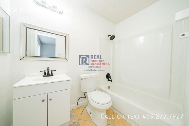 Building Photo - 906 High Country Dr