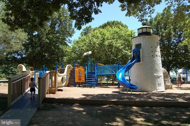 Building Photo - 421 Concord St