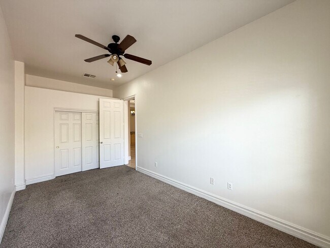 Building Photo - 5/BD 2.5/BA Spacious Home with Casita, RV ...
