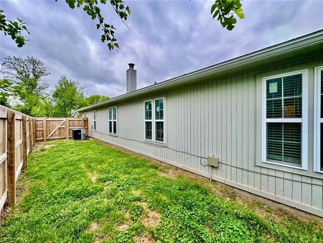 Building Photo - 3513 W Wood St