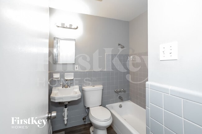 Building Photo - 1095 Ozment Dr