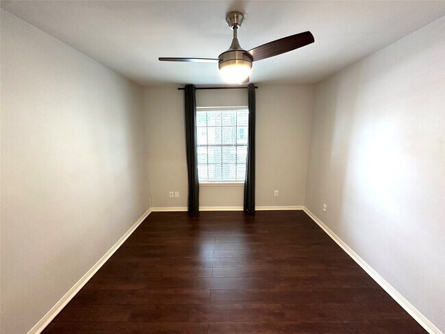 Building Photo - 2750 Holly Hall St