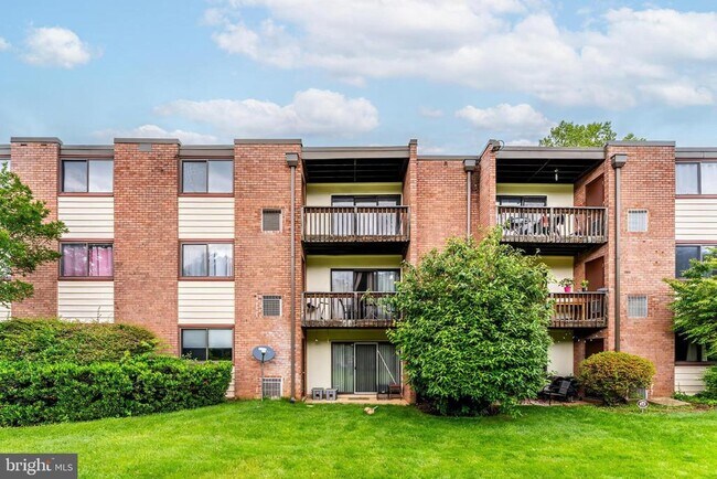 Building Photo - 10723 West Dr