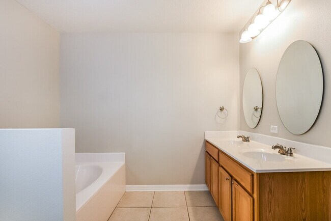 Building Photo - 2572 Palmetto Ridge Cir