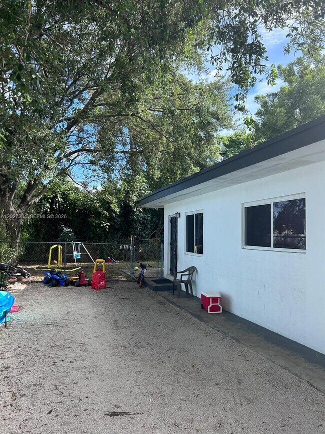 Building Photo - 1130 NW 76th St