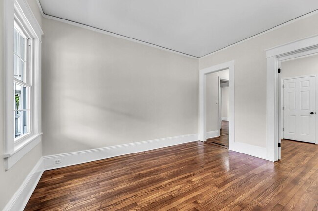 Building Photo - Four Bedroom 2 bath House with office on W Friendly Ave in Greensboro-near UNCG
