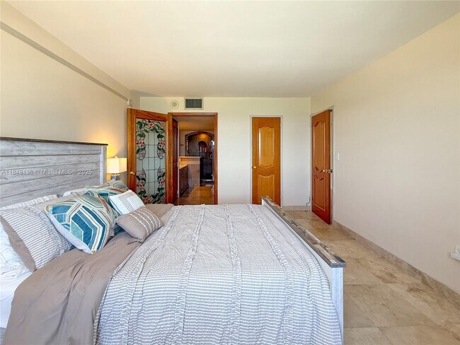 Building Photo - 5701 Collins Ave