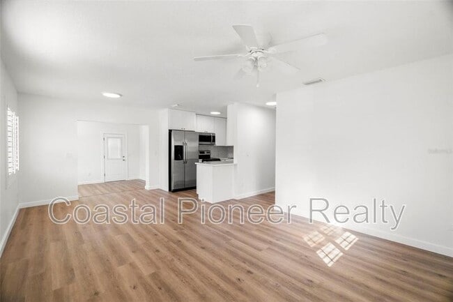 Building Photo - 6710 S Cortez Ave