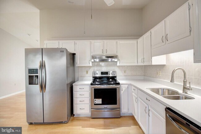 Building Photo - 430 Banksia Dr