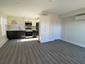 Building Photo - 6228 Syracuse Ln