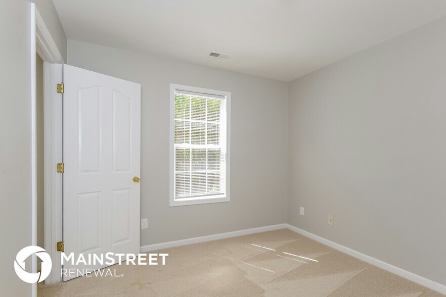 Building Photo - 10527 Hugue Way