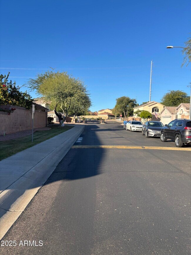 Building Photo - 2221 E Union Hills Dr