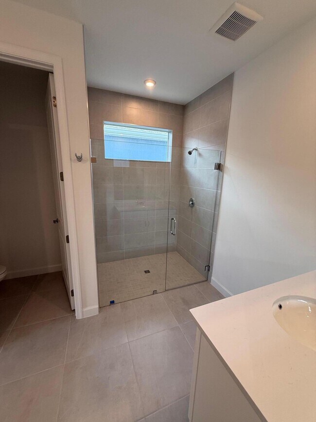 Building Photo - 9555 SW Indra Wy