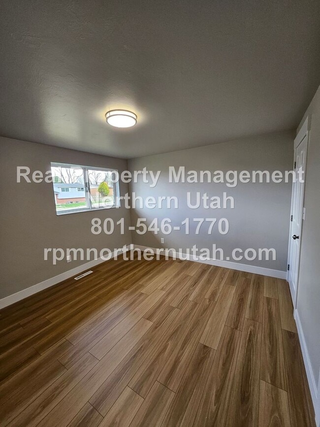 Building Photo - 4 Bedroom 3 Bath Home Now Available in Roy!