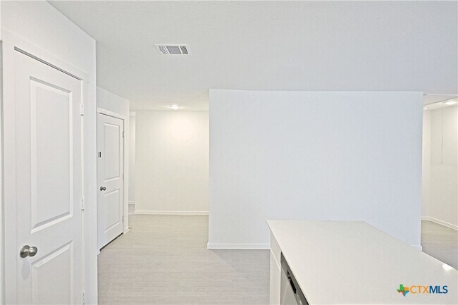 Building Photo - 1811 Lorena Wood