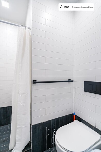 Building Photo - Room in Shared 6 bed/6.5 bath home