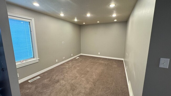 Building Photo - Beautiful town home in Centerville! 3 bedr...