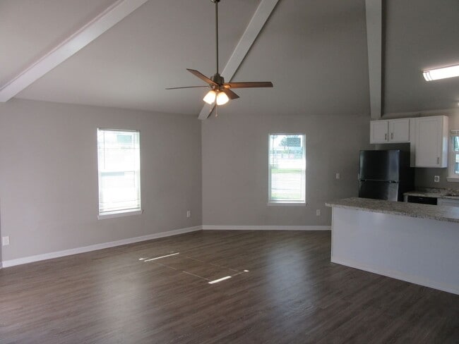 Building Photo - 1300 Grace Ave