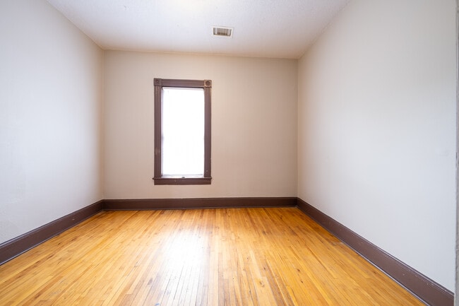Building Photo - 1084 Sims Ave