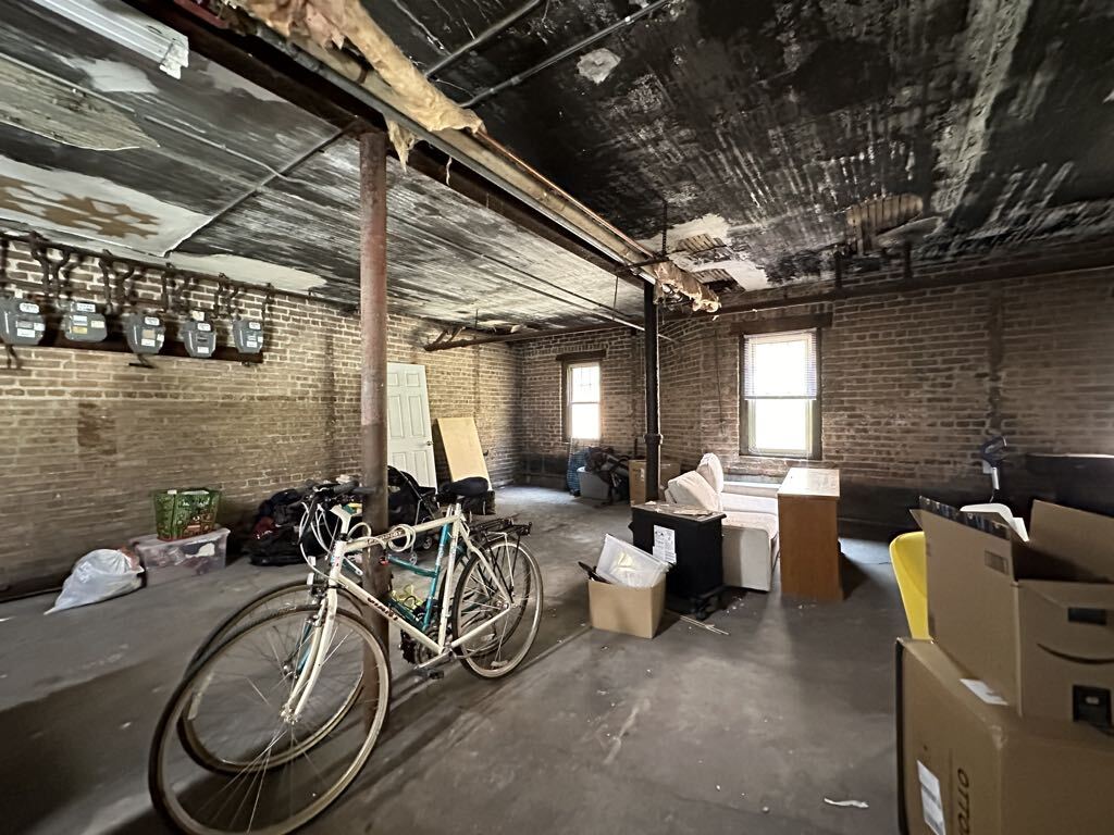 Building Photo - 503 W Aldine Ave