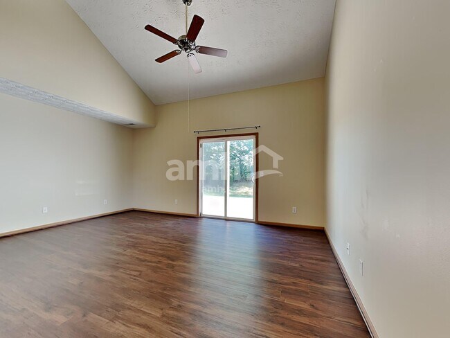 Building Photo - 1302 Shannon Ln