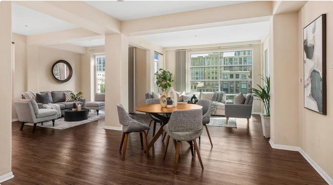 Building Photo - Fantastic Penthouse Unit Downtown Marina D...