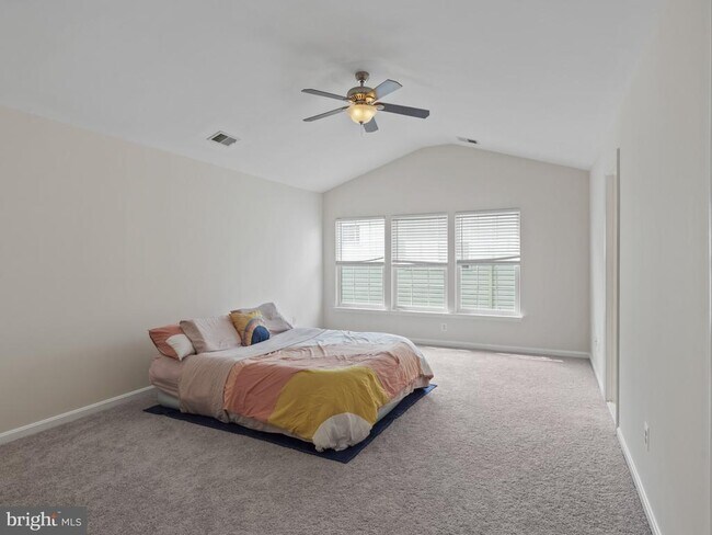 Building Photo - 43103 Lake Ridge Pl