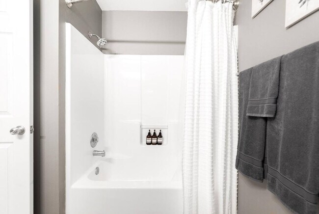 Building Photo - 7418 Lake Livingston Dr