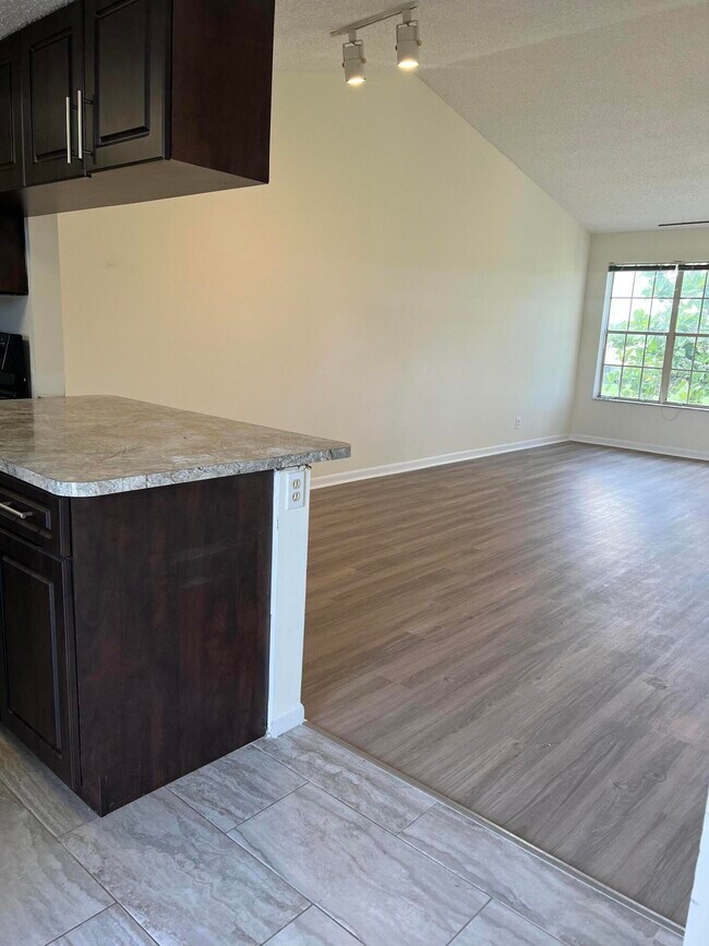 Building Photo - 6300 La Costa Dr