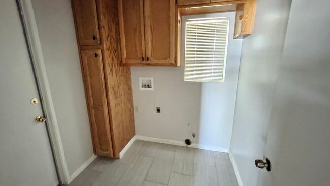 Building Photo - Irene Gem - 3bd & 2bth - SEWER & NATURAL GAS HOME!