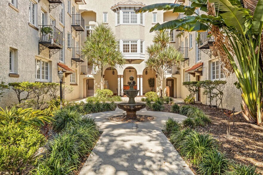 Primary Photo - 2117 W DEKLE, L-2