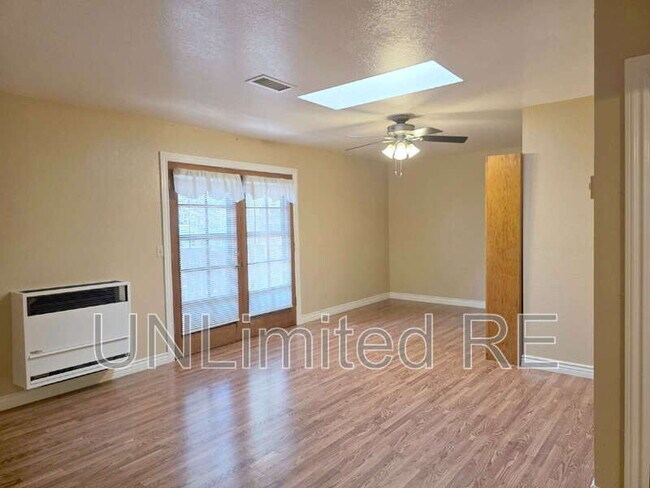 Building Photo - 2589 N Oakmont Dr