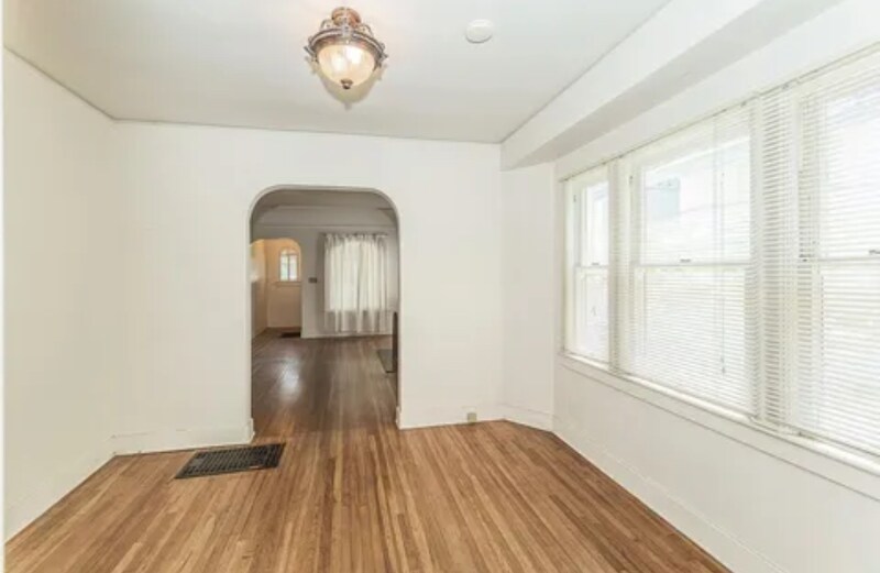 Building Photo - 2211 N Van Ness Blvd