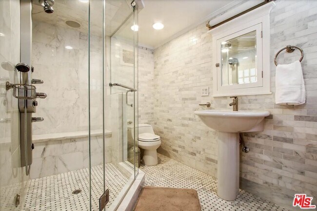 Building Photo - 130 S Arroyo Blvd