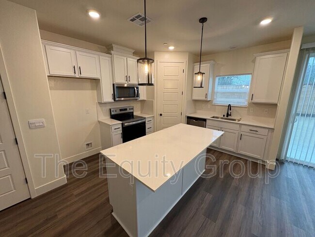 Building Photo - 2231 N Julieann St