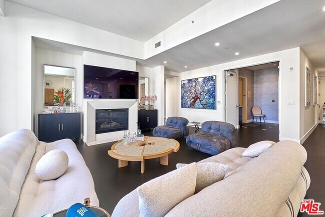 Building Photo - 10776 Wilshire Blvd