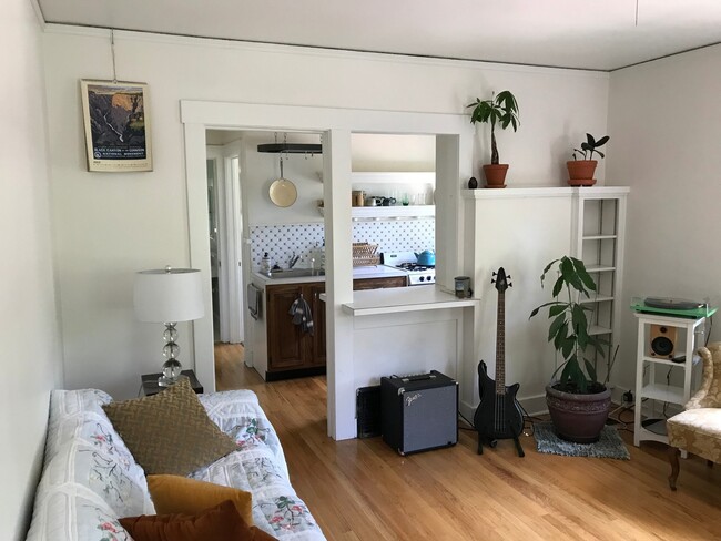 Building Photo - One Bedroom In 4-Plex Close To Chautauqua ...