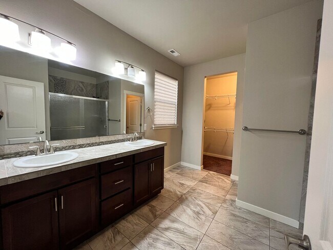 Building Photo - 3bed/2.5bath with Lofted Space at Harbor Crossing!